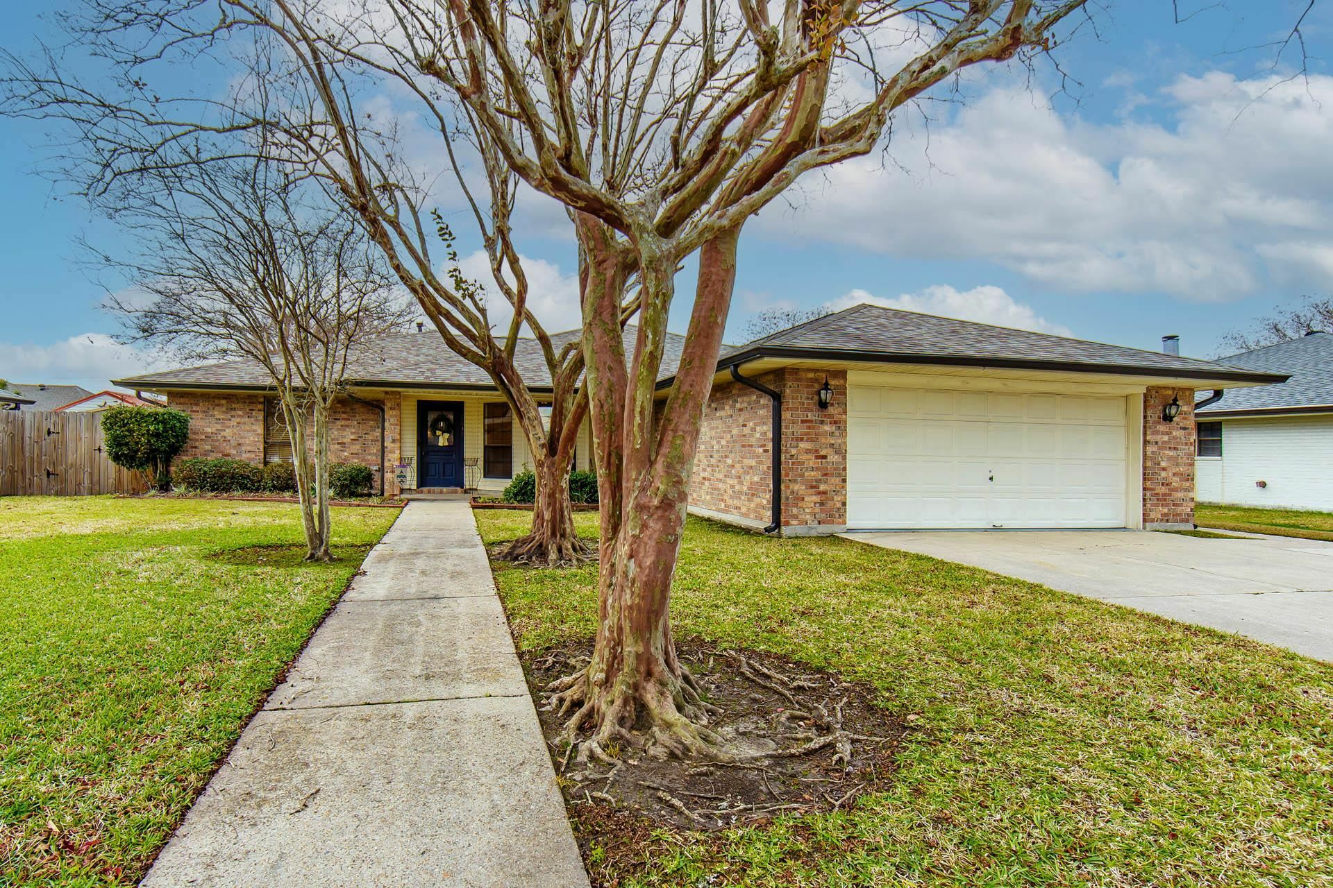 Property Photo: 210 Tiger Tail Rd LA 70360