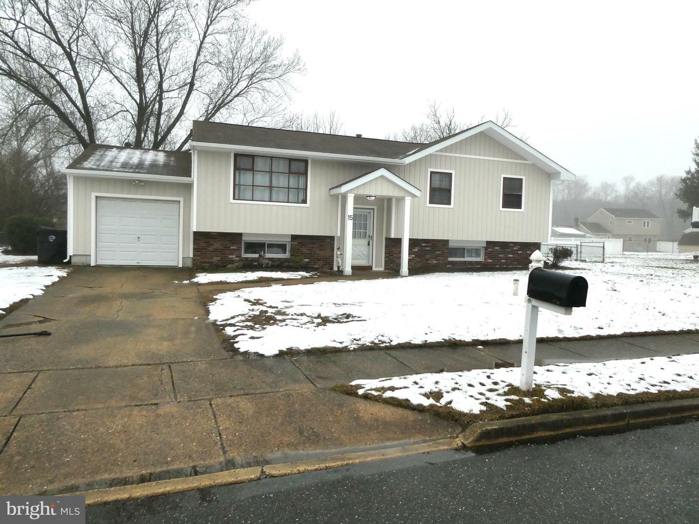 Property Photo:  15 Lakeview Drive  NJ 08089 