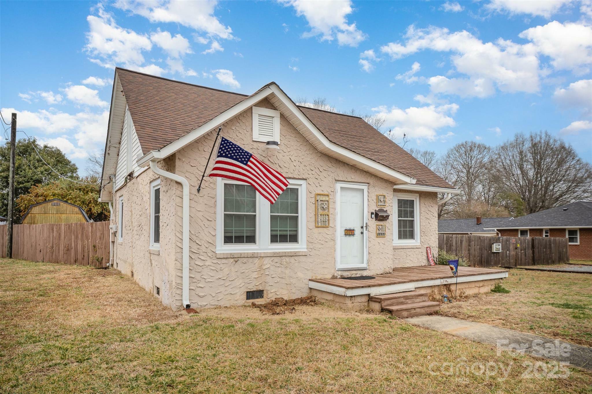 Property Photo:  306 W 2nd Street  NC 28021 