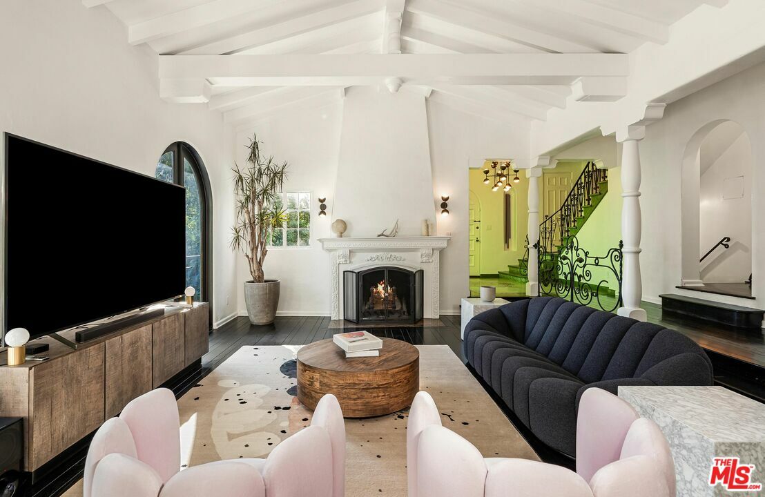 Property Photo: 1512 Sunset Plaza Dr CA 90069