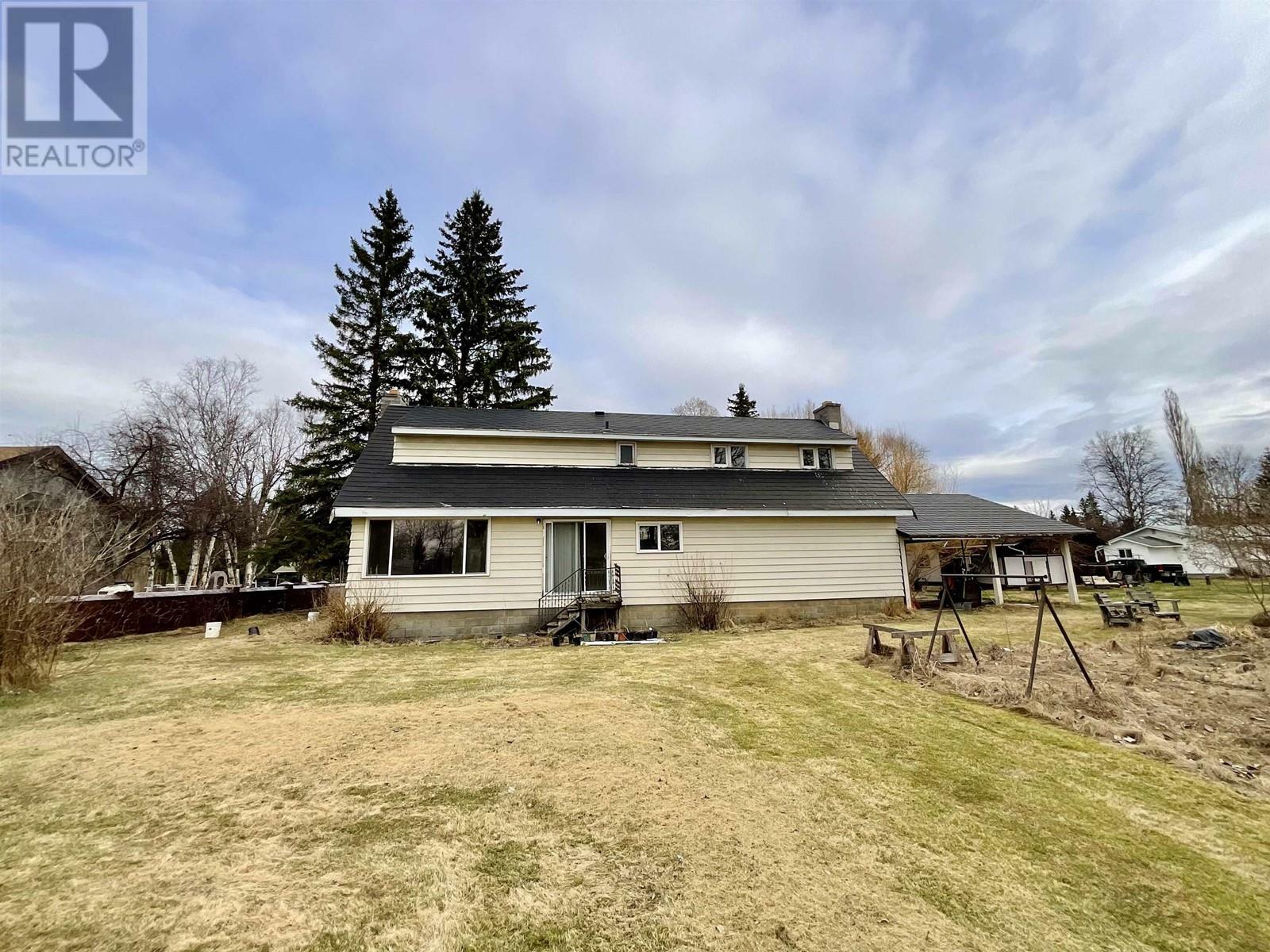 Property Photo: 537 Willow Street BC V2J 3S9