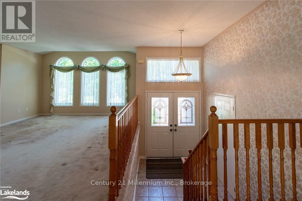 Property Photo:  121 Fernbrook Drive  ON L9Z 1G6 