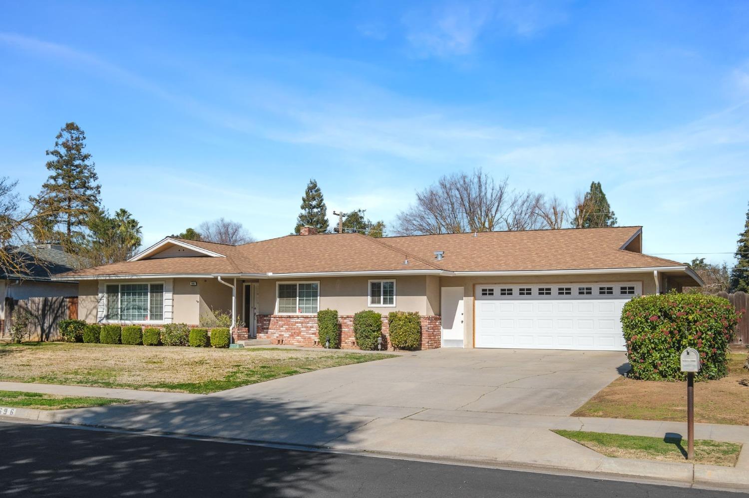 Property Photo:  696 W Celeste Avenue  CA 93704 