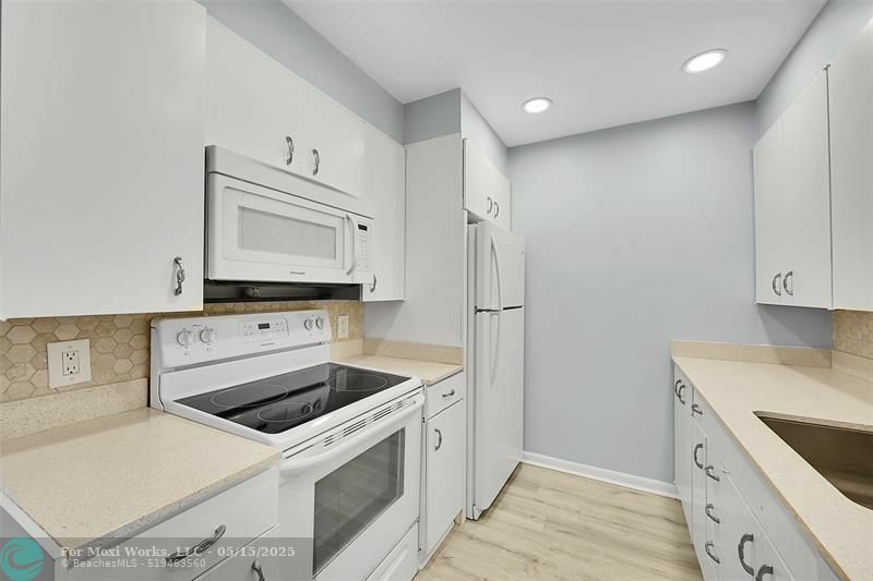 Property Photo: 2404 Antigua Cir G4 FL 33066