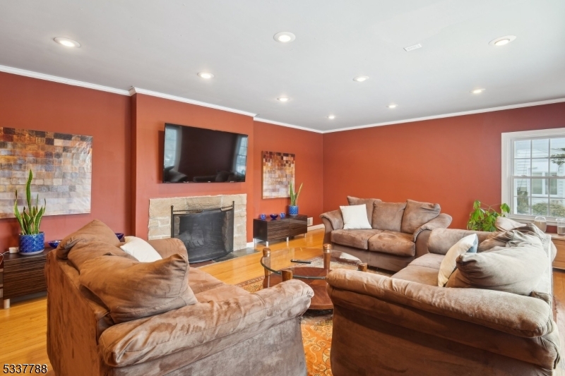 Property Photo:  1086 Sunny Slope Dr  NJ 07092 