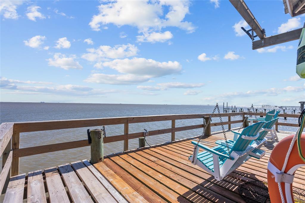 Property Photo:  421 2nd Street  TX 77539 