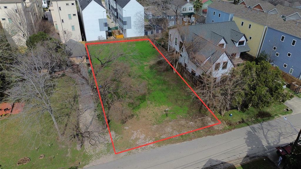 Property Photo: 1121 West 15th 1/2 Street TX 77007