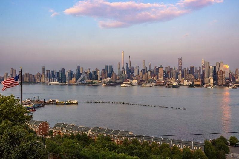 31 Hamilton Ave  Weehawken NJ 07086 photo