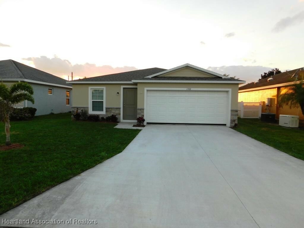 Property Photo:  1533 Stone Ridge Circle  FL 33870 