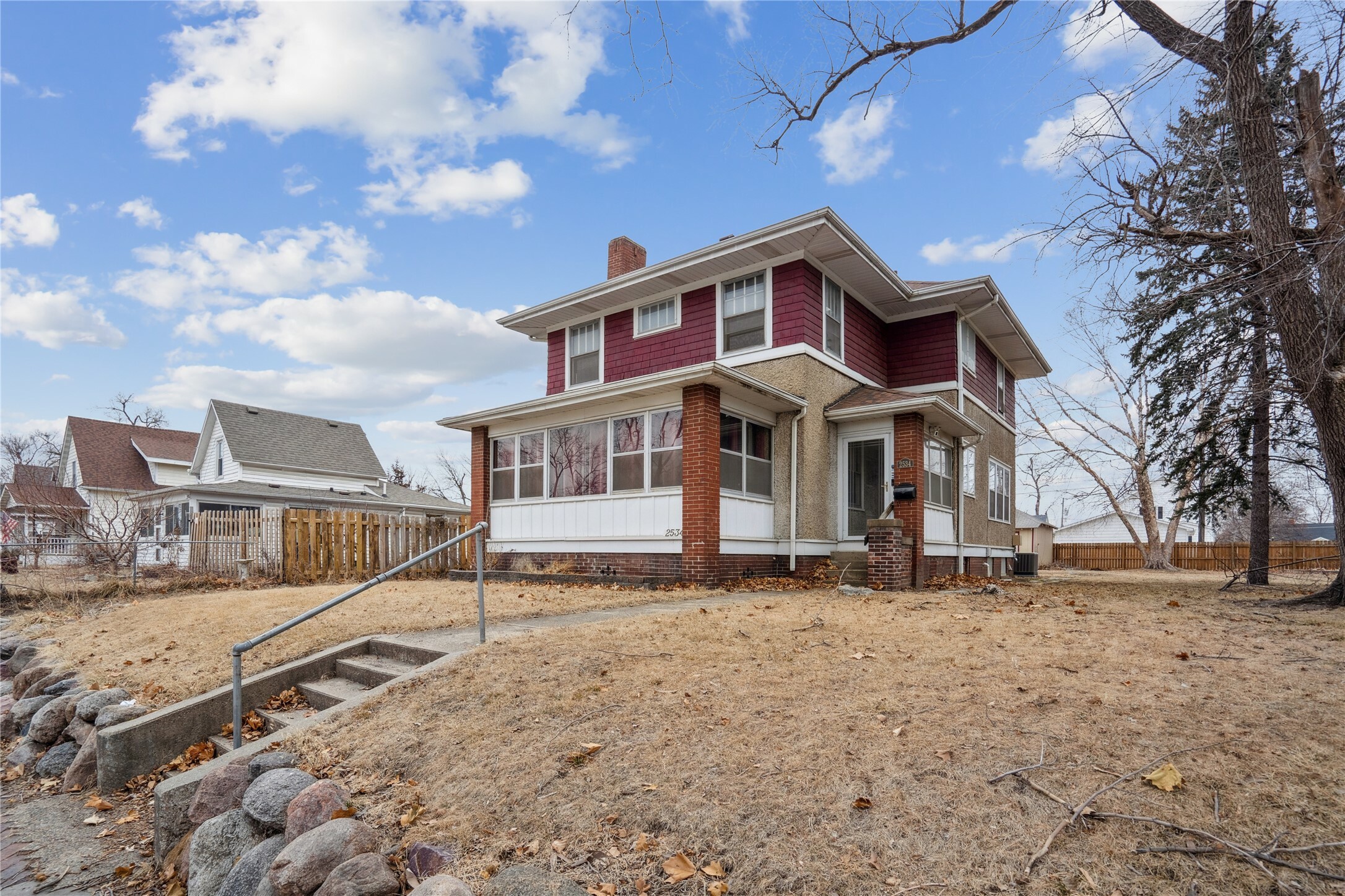 Property Photo:  2534 E Walnut Street  IA 50317 