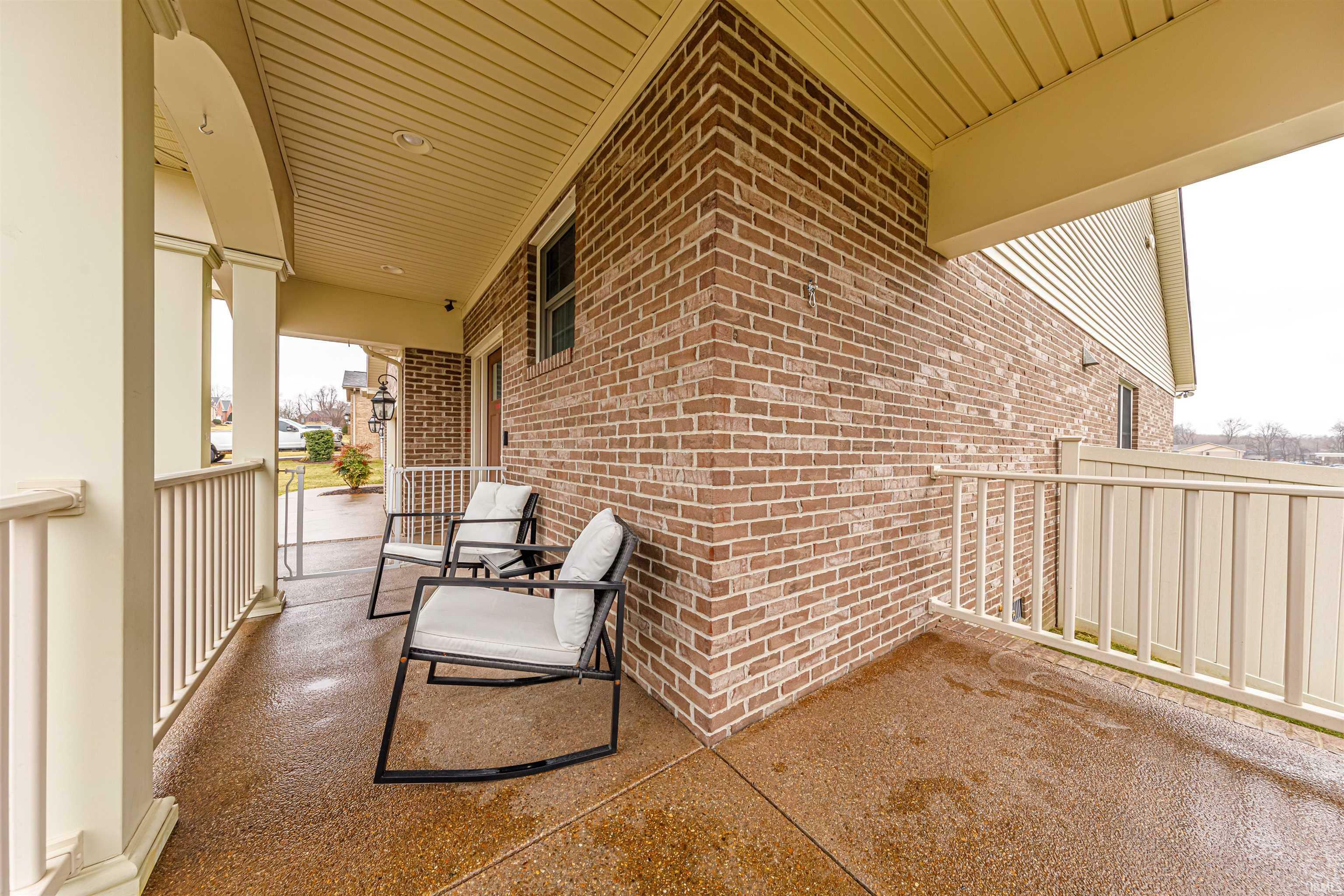 Property Photo:  4595 Fieldcrest Place Circle  IN 47630-2315 