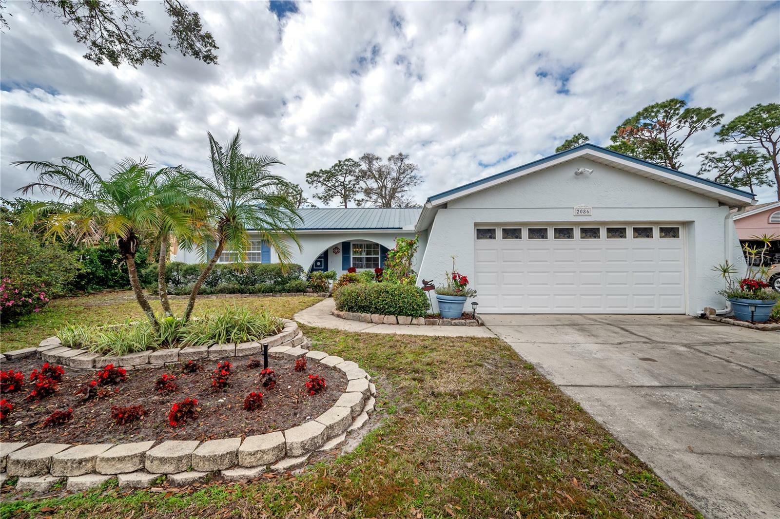 Property Photo: 2086 Whitney Place N FL 33760