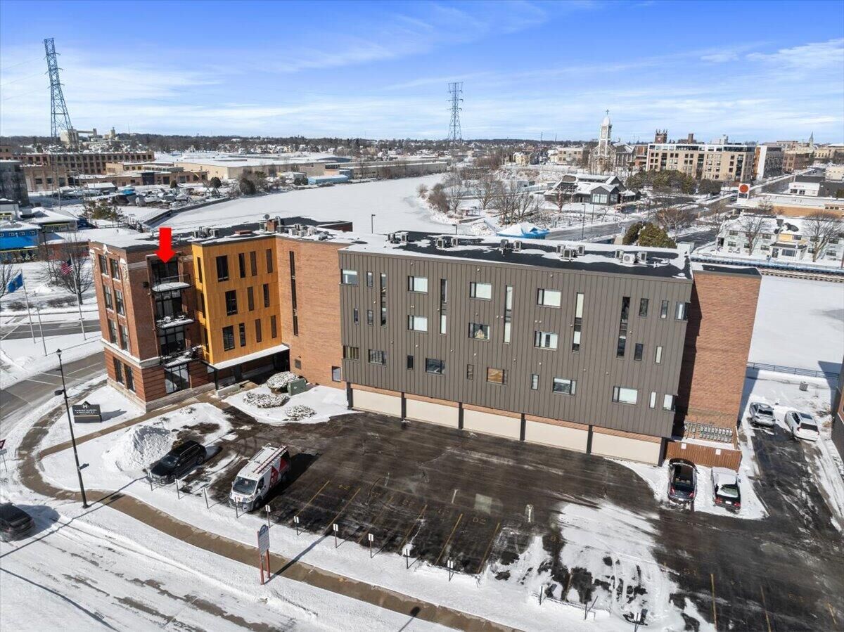 Property Photo: 780 S Pier Dr 402 WI 53081