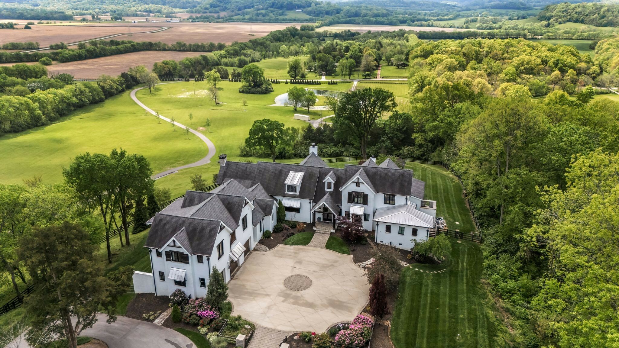 Property Photo: 1888 W Harpeth Rd TN 37064