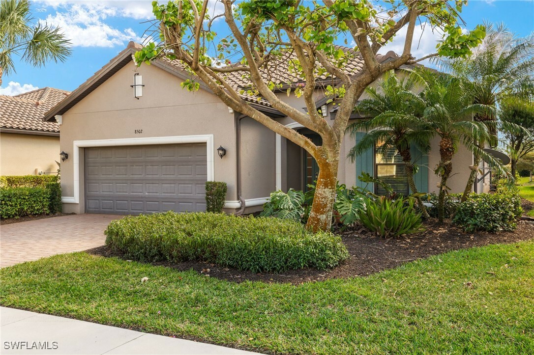 Property Photo:  8502 Palacio Terrace N  FL 34114 