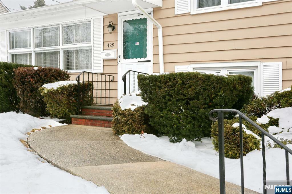 Property Photo:  429 Maple Hill Drive  NJ 07601 