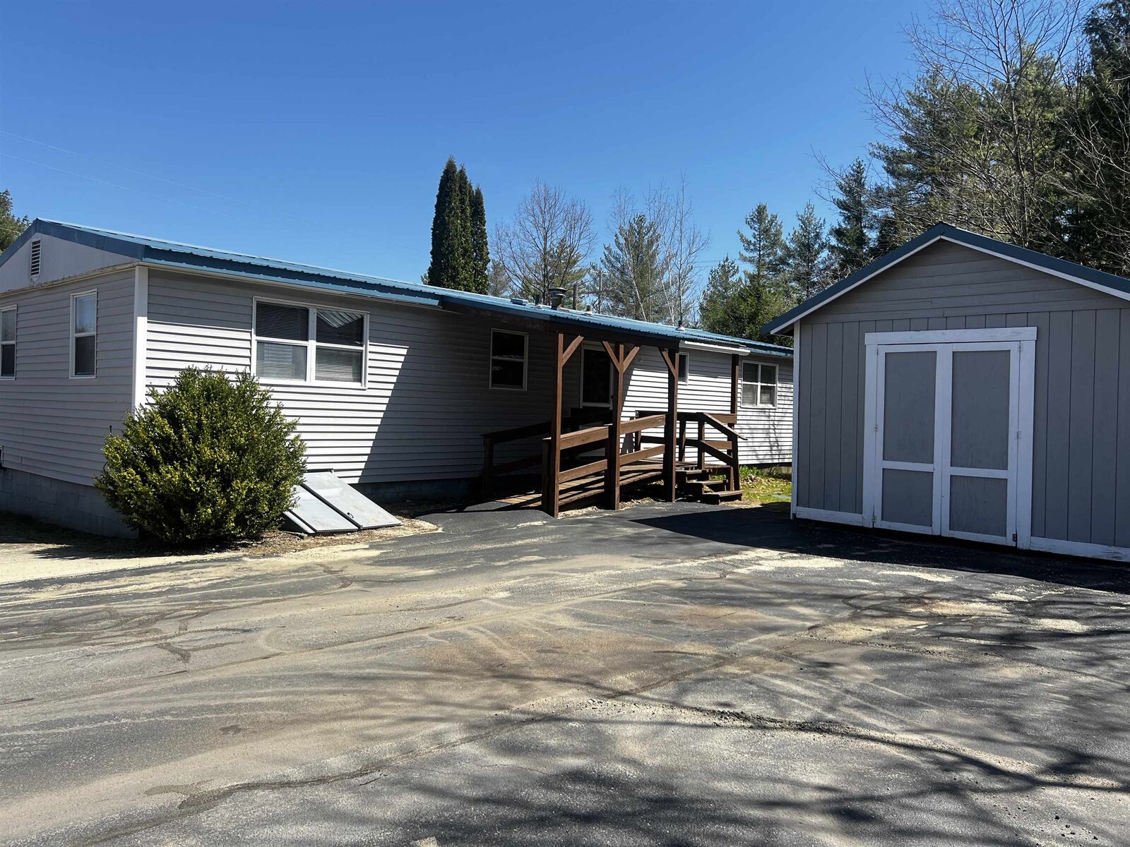 Property Photo: 13 Eastview Road NH 03446