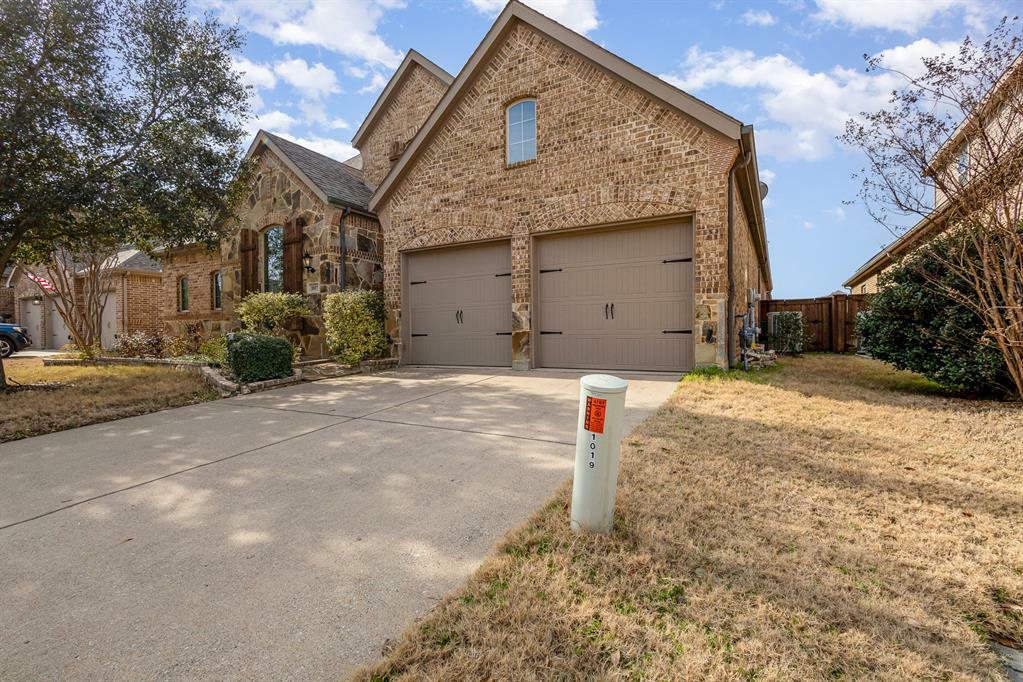 Property Photo:  1017 Fenwick Lane  TX 75126 