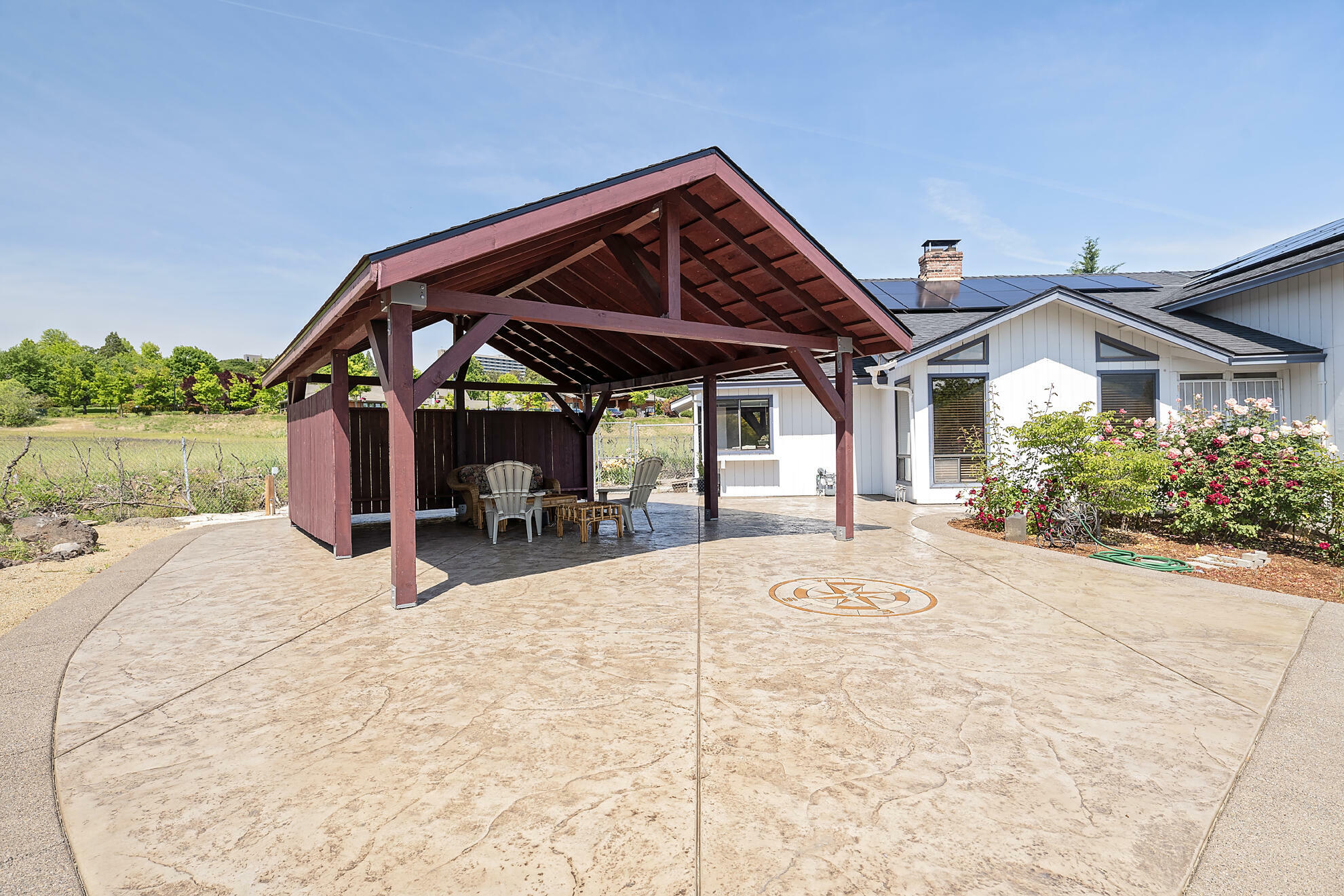 Property Photo: 2747 Jessica Circle OR 97504