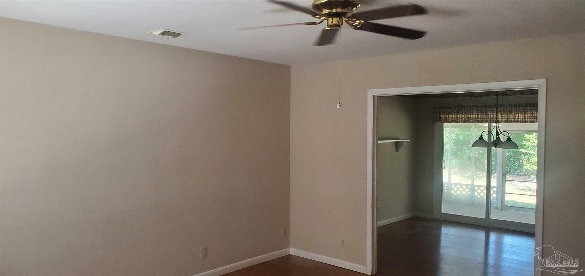 Property Photo:  3670 Swan Ln  FL 32504 