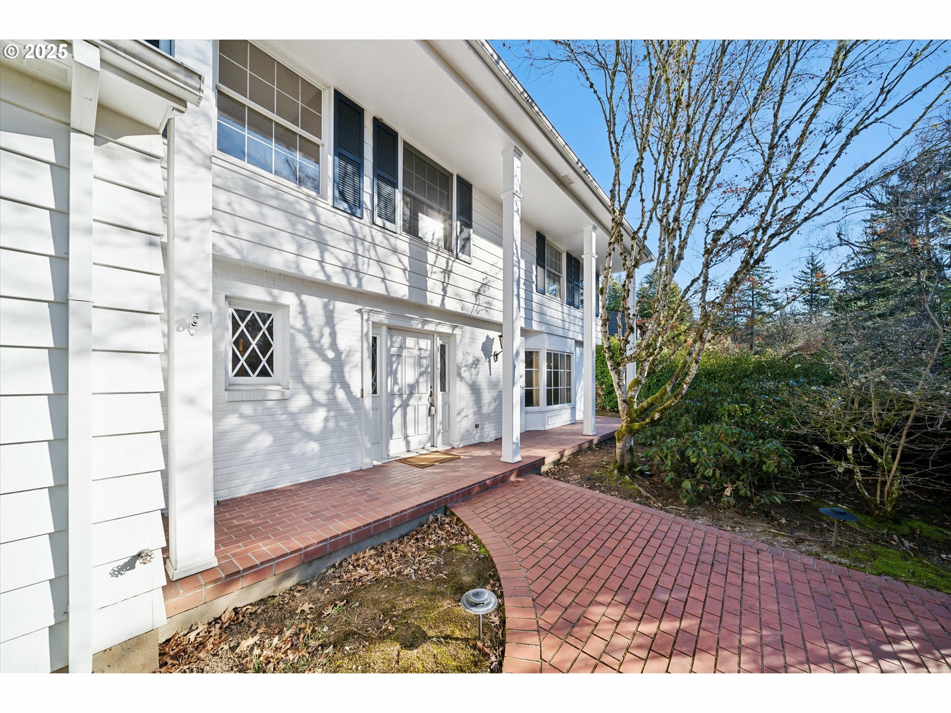 Property Photo: 4401 SW Westdale Dr OR 97221