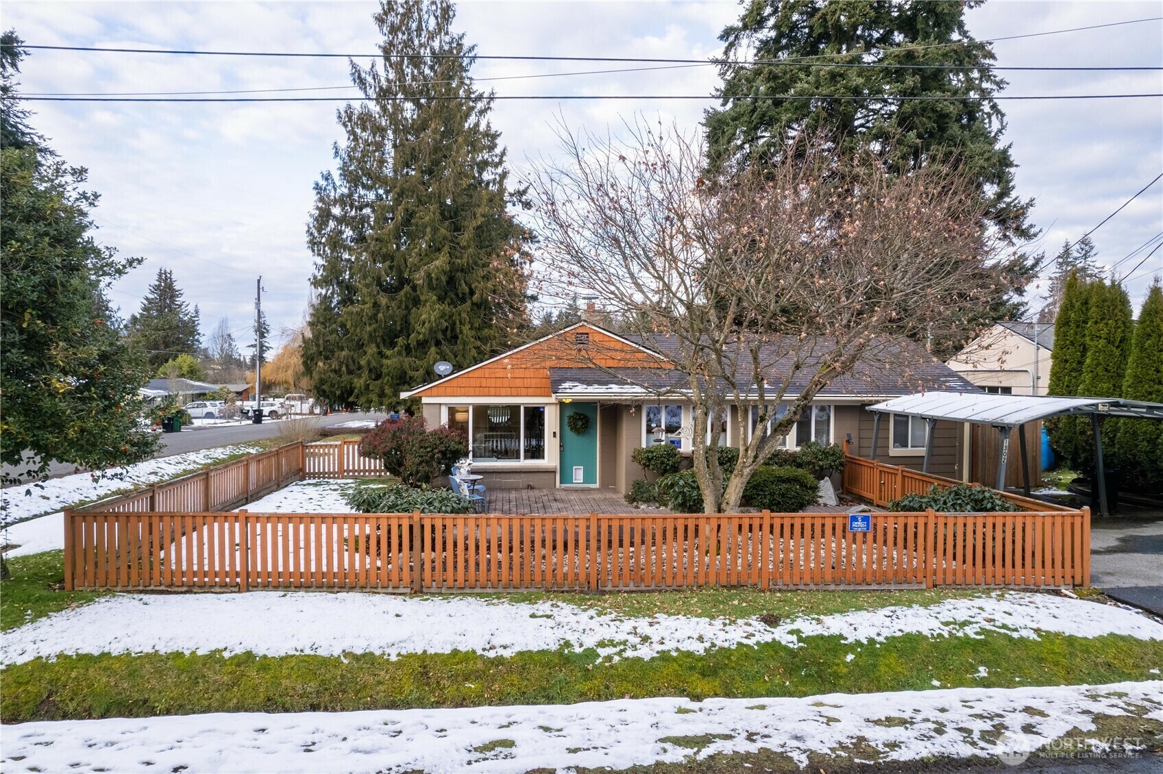 Property Photo:  1302 N 188th Street  WA 98133 