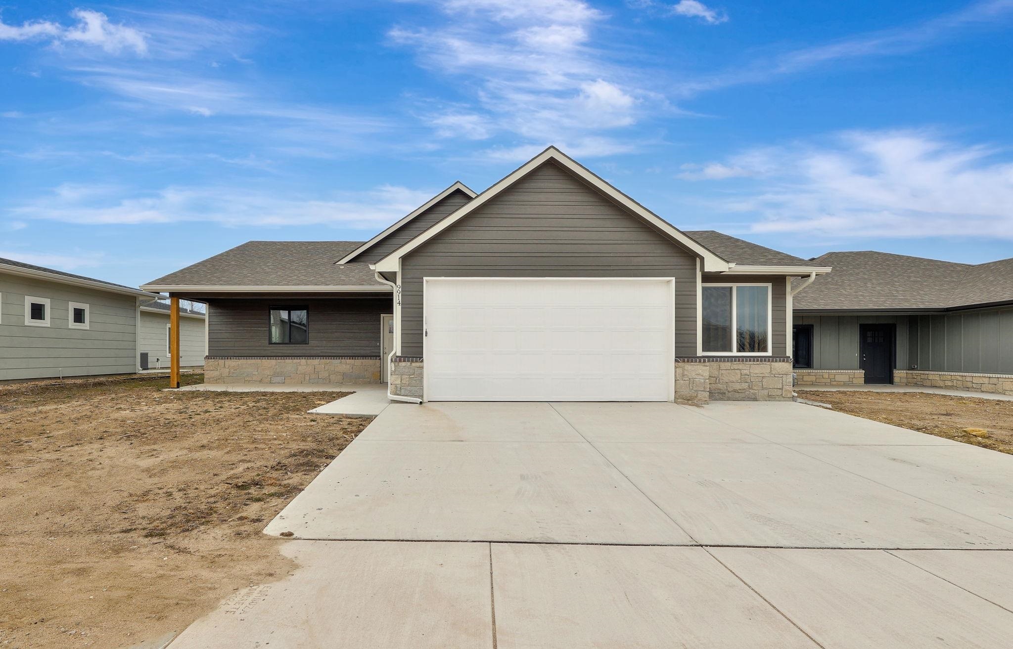 Property Photo: 9914 E Annabelle Cir KS 67207