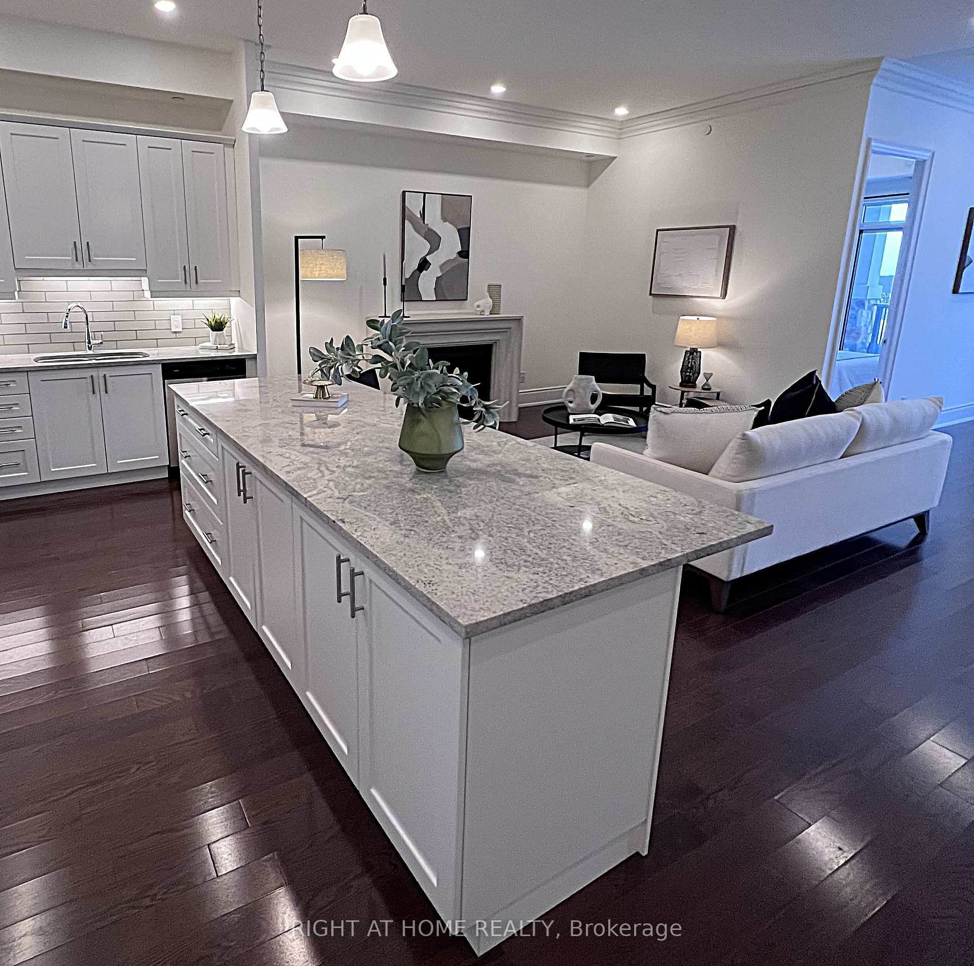Photo de la propriété: 90 Orchard Point Road 705 ON L3V 8K4