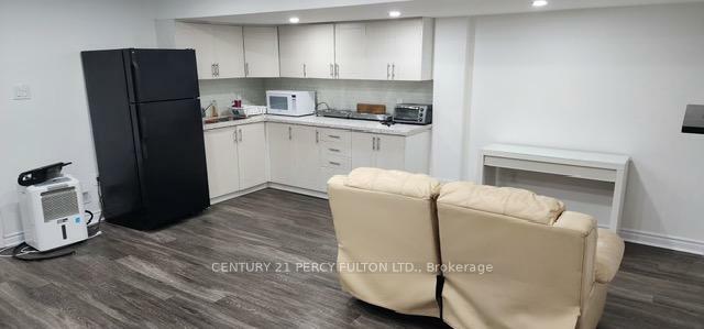 Property Photo: 102 Crumlin Crescent ON L6X 0Y4