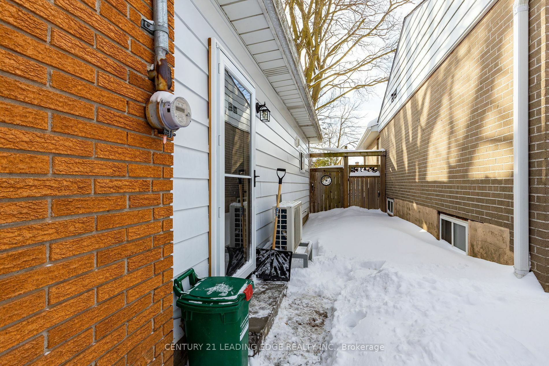 Photo de la propriété:  62 Baker St A  ON L4A 4S8 