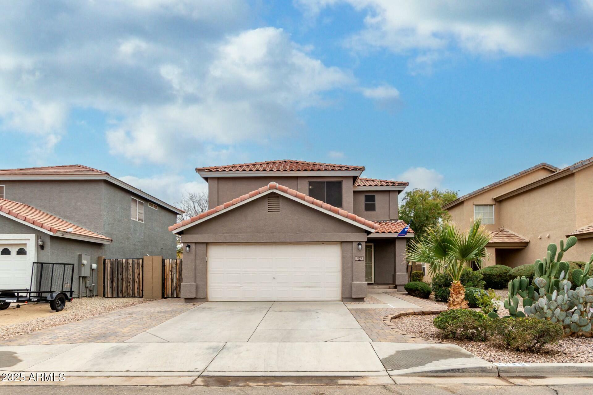 Property Photo: 1135 E Desert Holly Drive AZ 85143