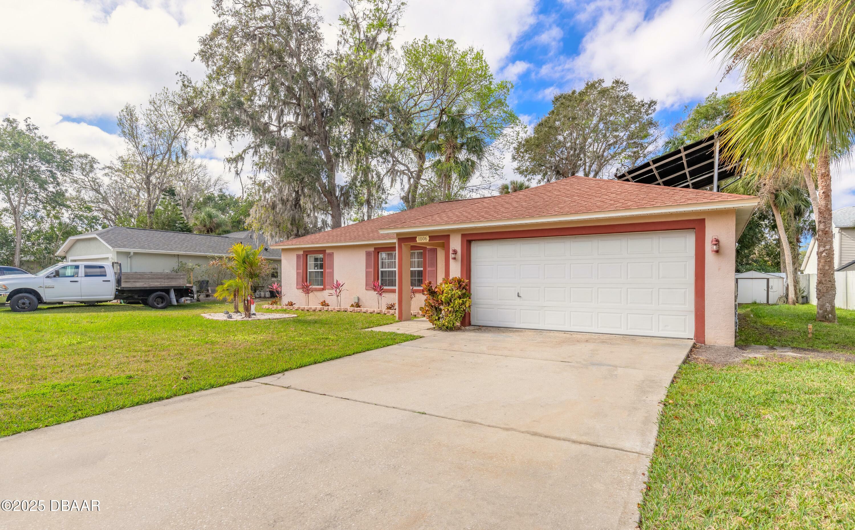 Property Photo:  1006 Great Oaks Drive  FL 32117 