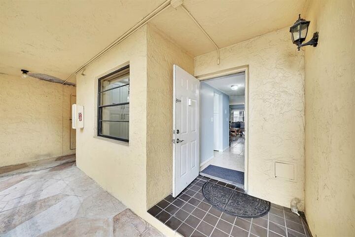 Property Photo: 6475 W Oakland Park Blvd 105 FL 33313
