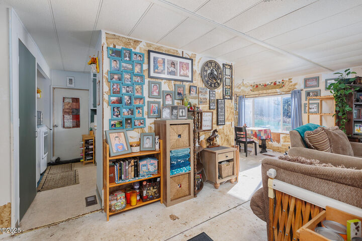 Property Photo:  724 SW Ferry Avenue 17  OR 97380 