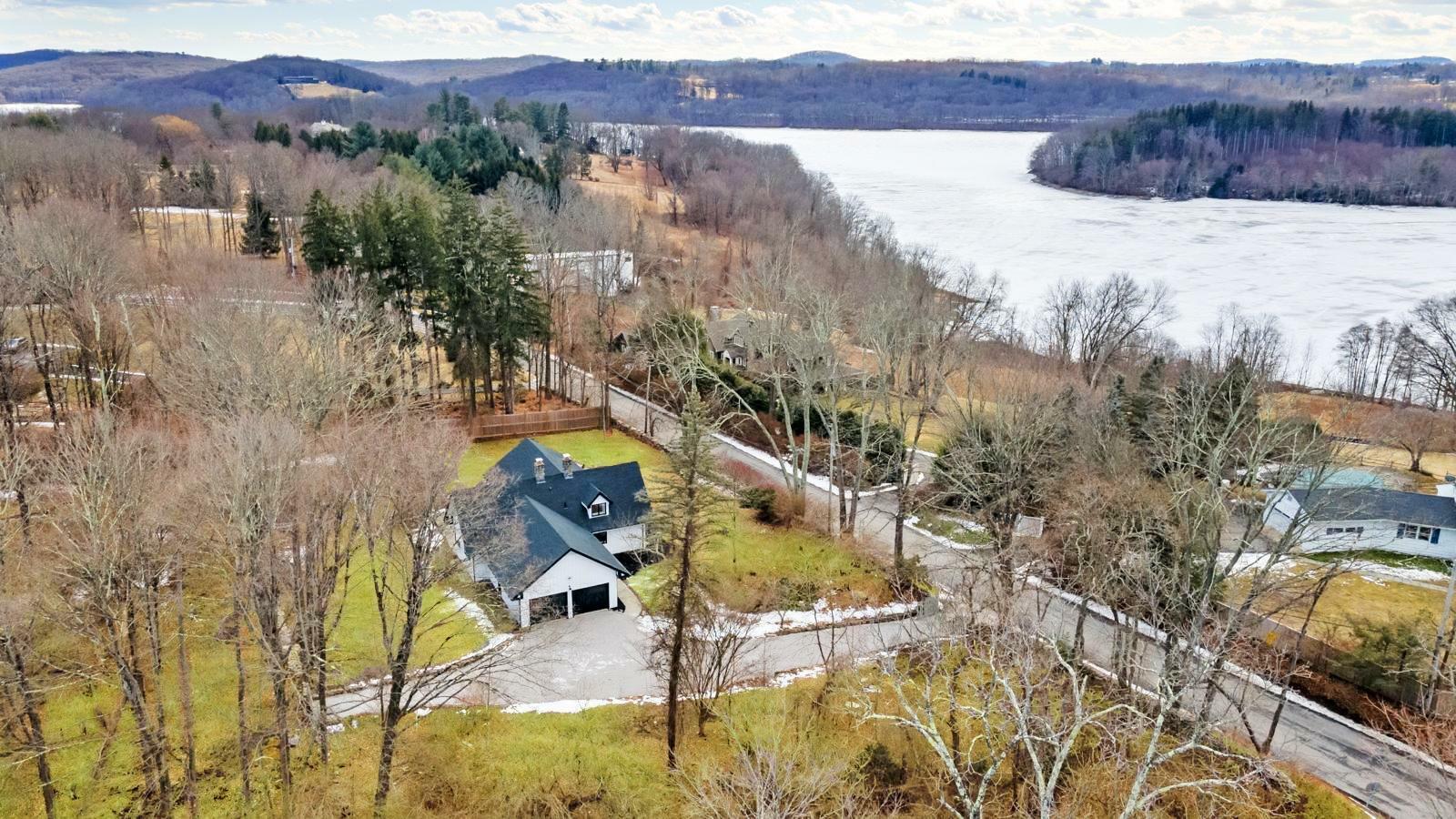 Property Photo:  4 Old Cross River Road  NY 10536 