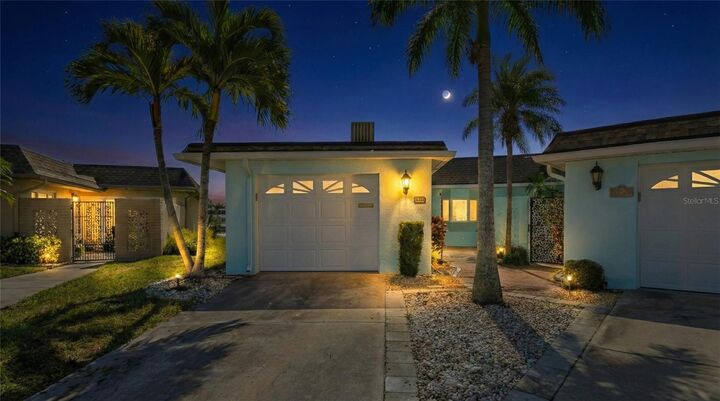 Property Photo:  672 Boca Ciega Point Boulevard N  FL 33708 