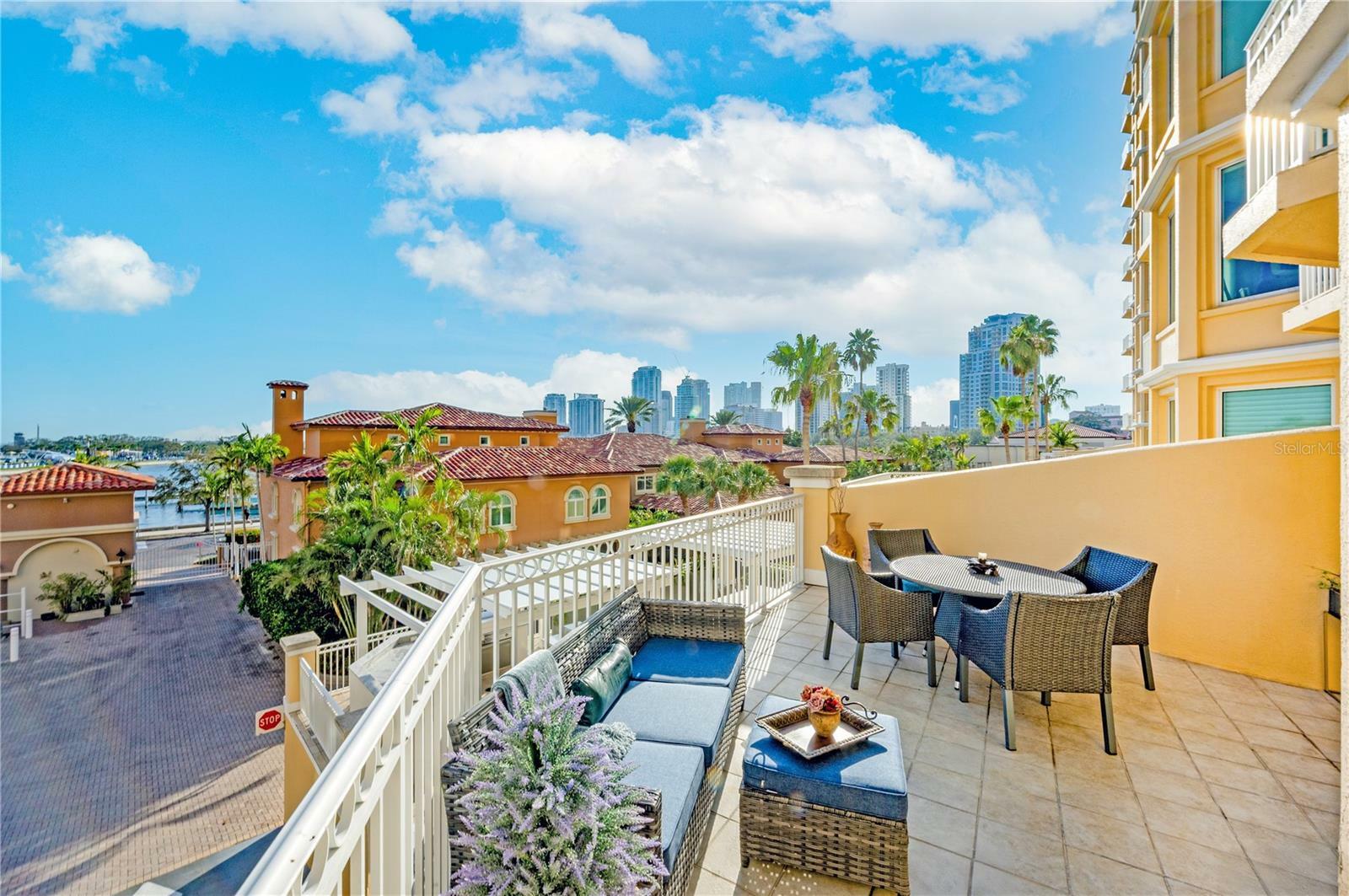 Property Photo: 555 5th Avenue NE 322 FL 33701
