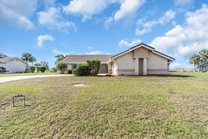 Property Photo: 5061 Richmond Terrace FL 34287