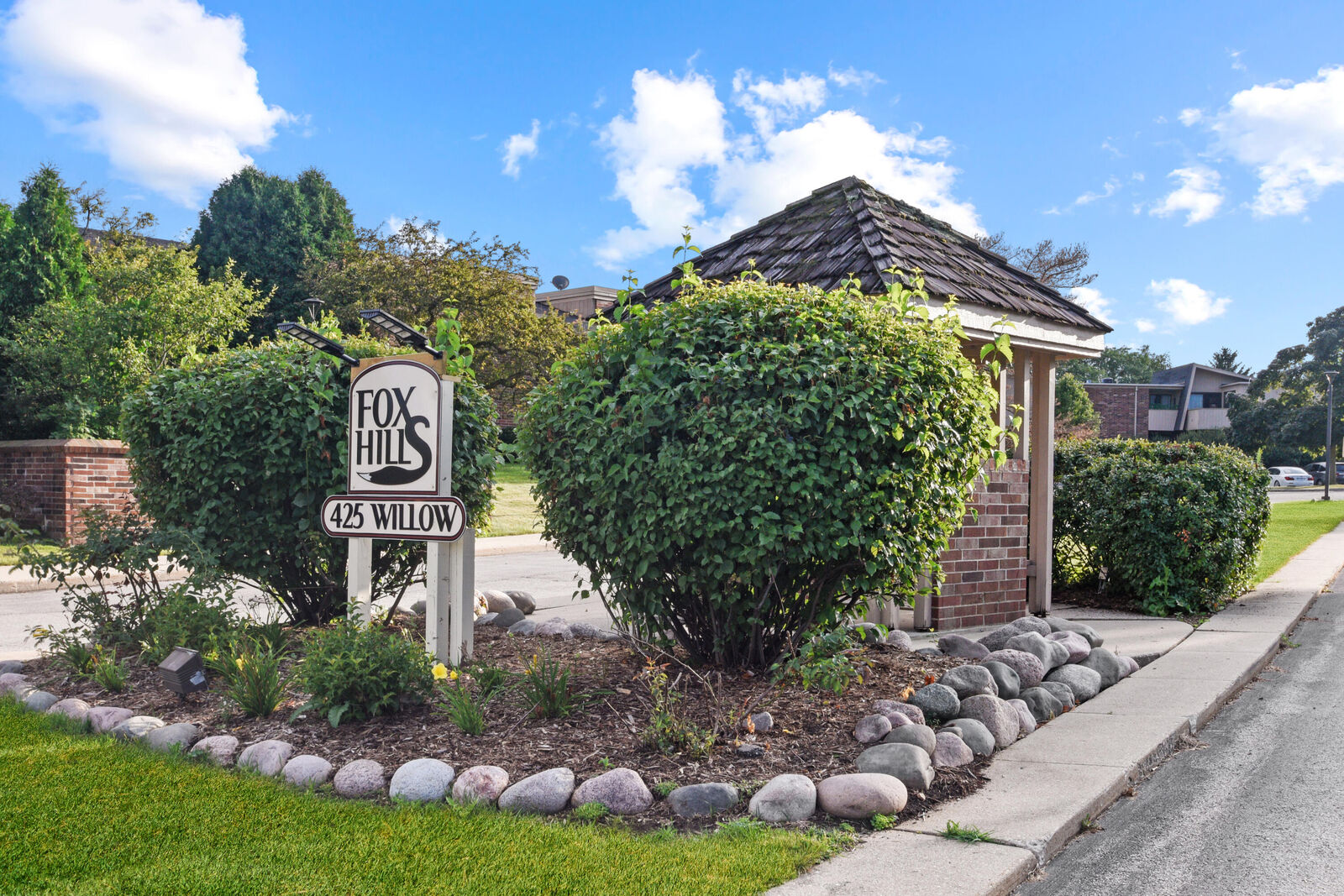 Property Photo:  425 W Willow Ct 103  WI 53217 