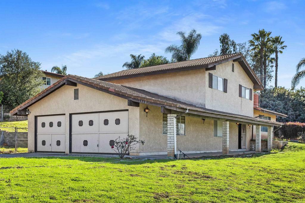 Property Photo:  1368 Loma De Paz  CA 92027 