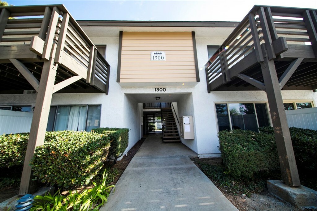 Property Photo:  1300 W Lambert Road 5  CA 90631 