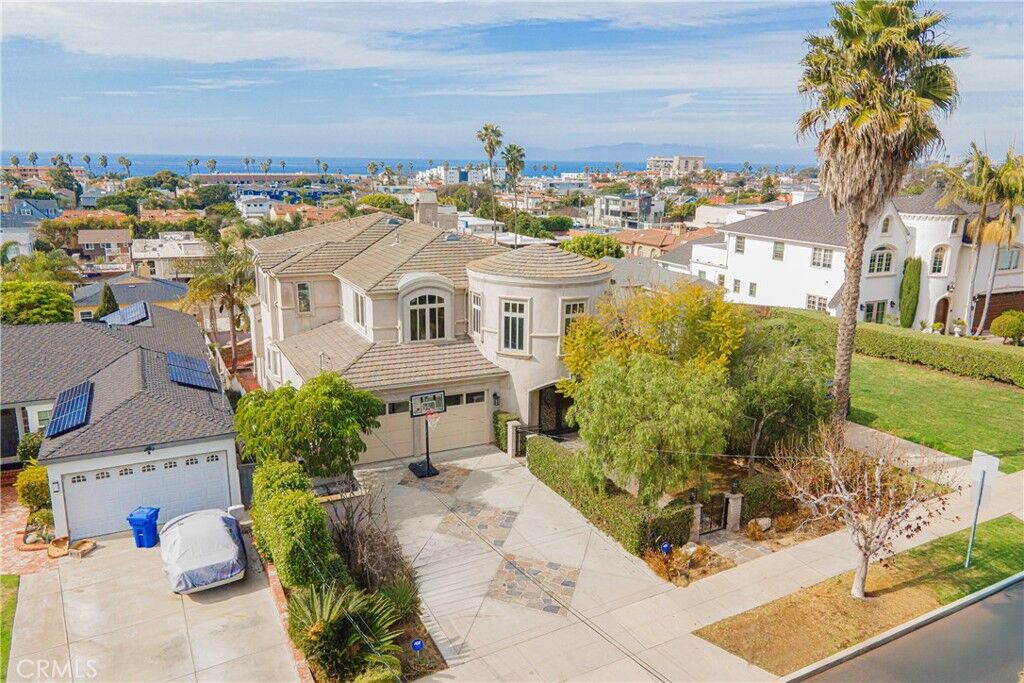 Property Photo: 627 S Gertruda Avenue CA 90277