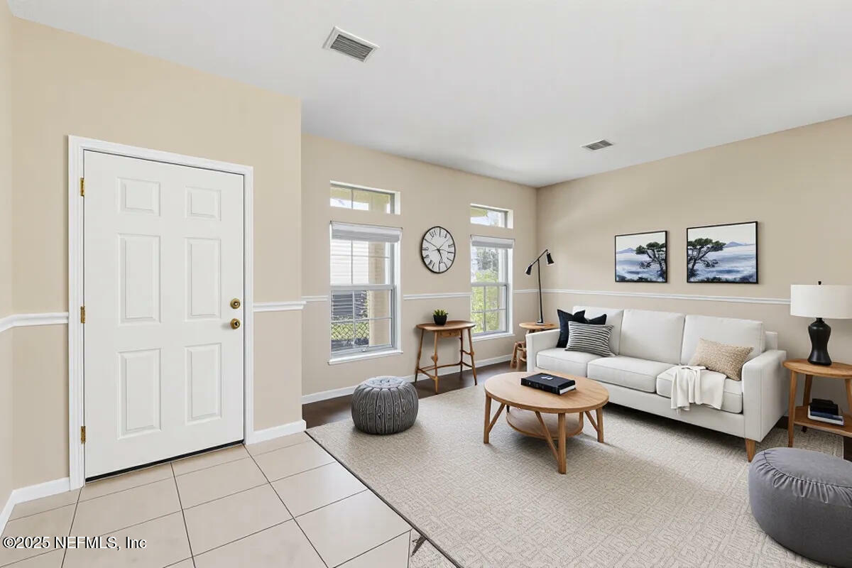 Property Photo: 1633 Timber Crossing Lane FL 32225