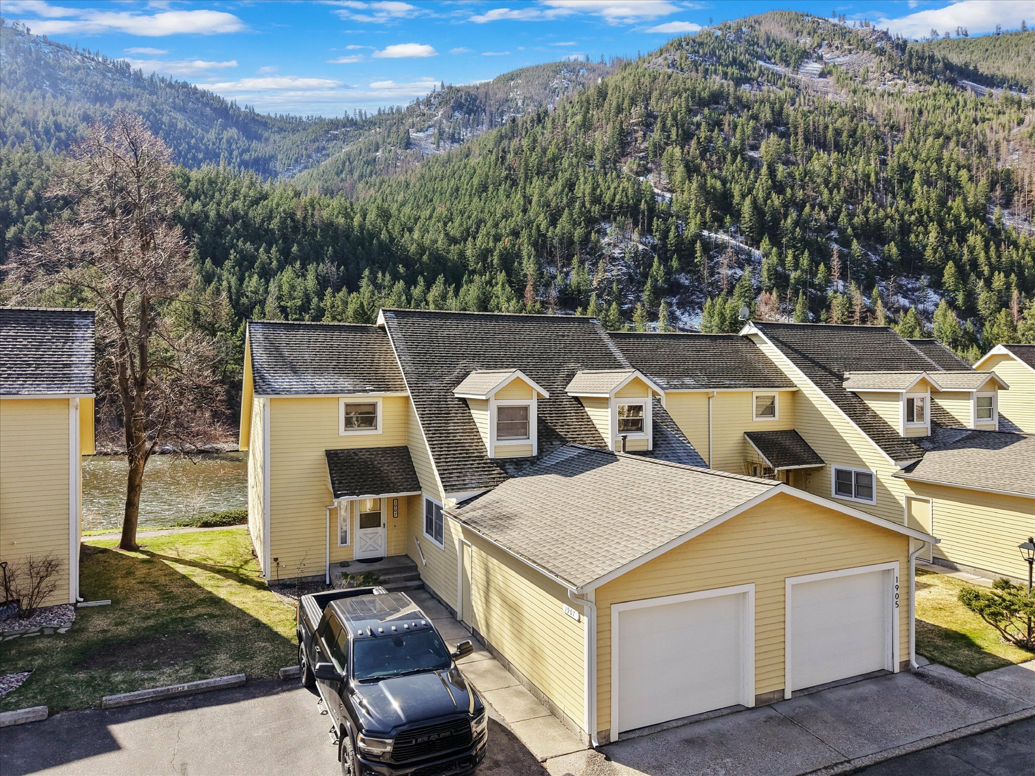 Property Photo: 1907 E Broadway Street MT 59802