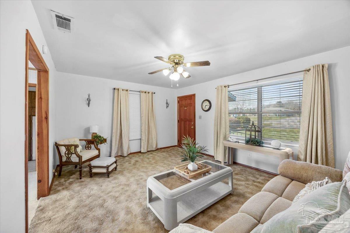 Property Photo: 1609 Molino Rd FL 32577