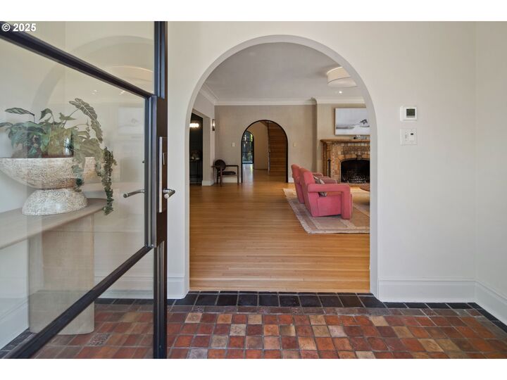 Property Photo:  2208 NE 28th Ave  OR 97212 