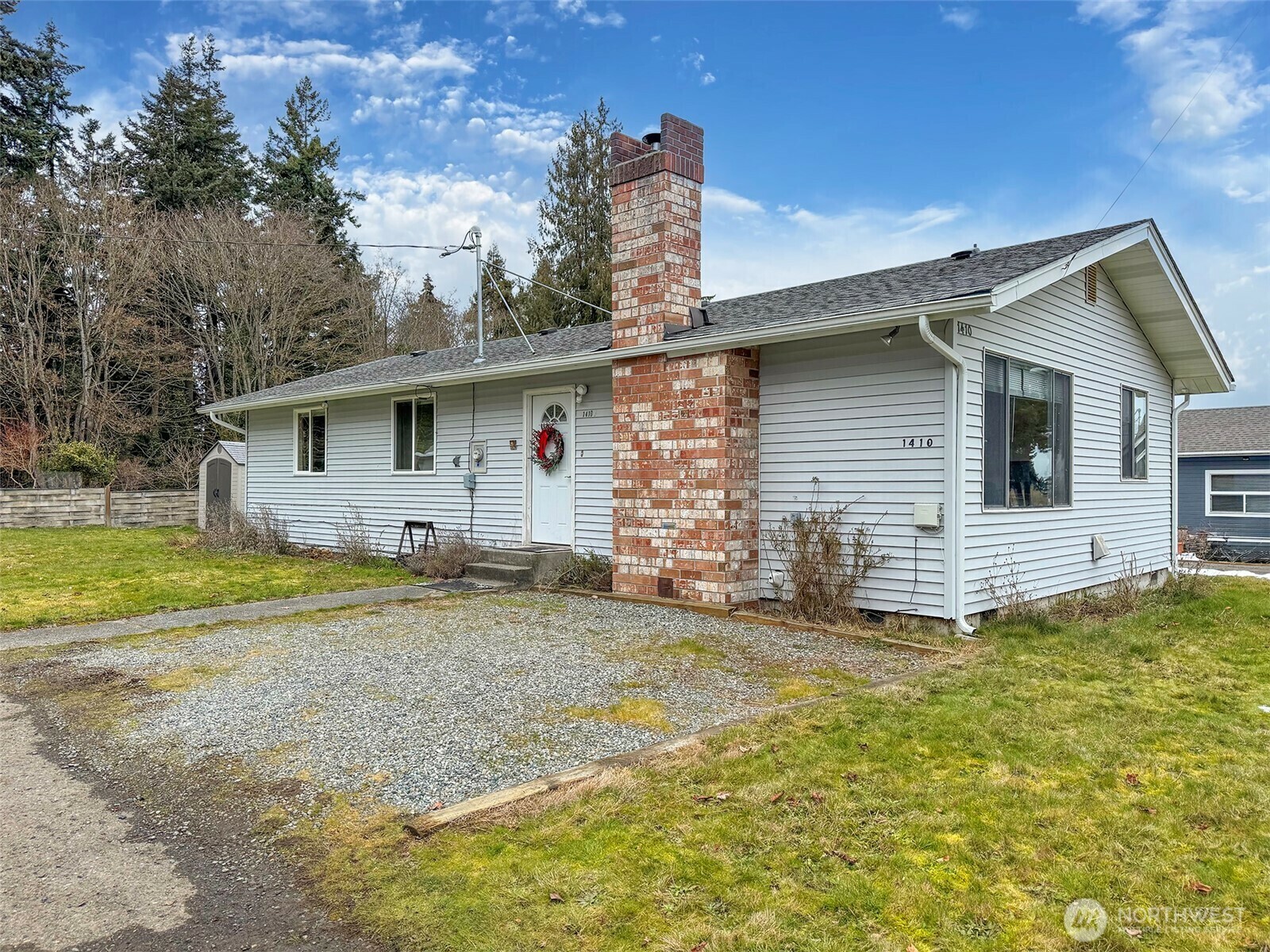 Property Photo:  1410 S Cedar Street  WA 98363 