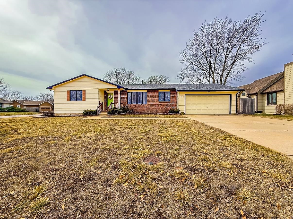 Property Photo:  740 W 17th Street Ct  KS 67114 