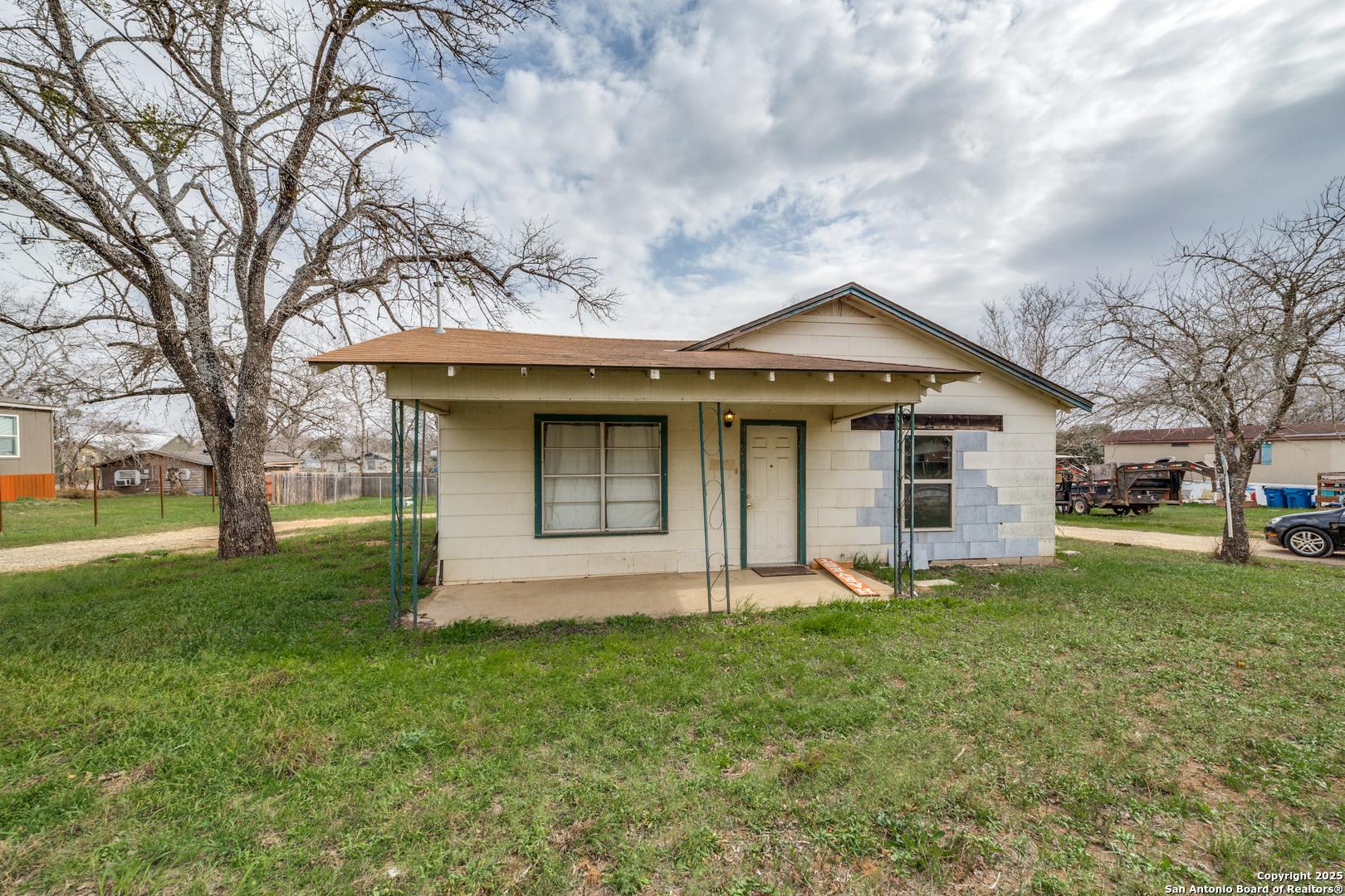 Property Photo:  914 Trail St  TX 78114 