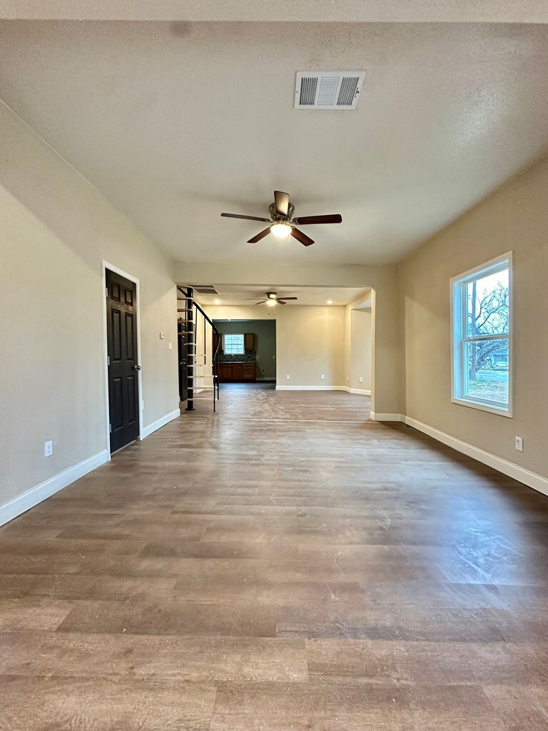 Property Photo:  1320 Orient St  TX 76903 